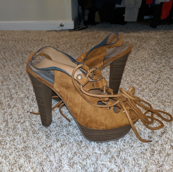 Heels - Picture 3 of 5